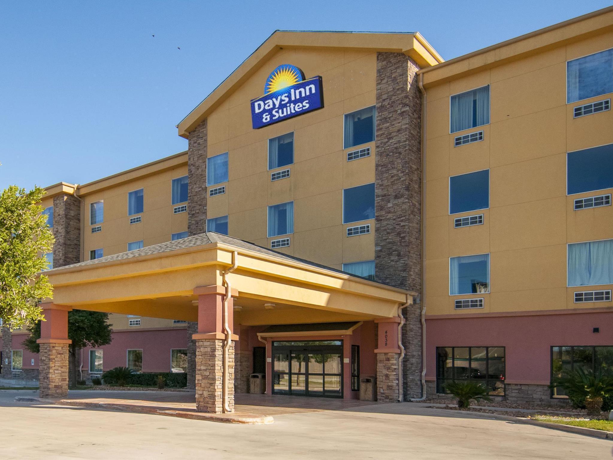 6 - East Hotel San Antonio